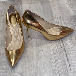 Brian Atwood Stunning Gold Leather Pumps! Unbelievably Gorgeous! Made  in Italy